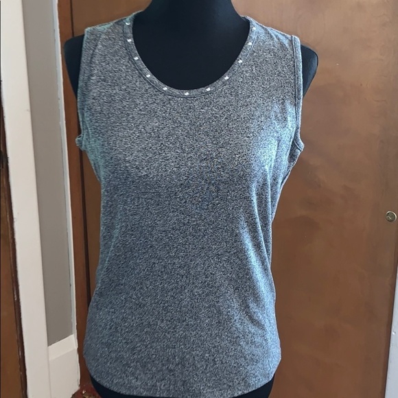 Two-piece cardigan and tank set with embellishment - Picture 4 of 6